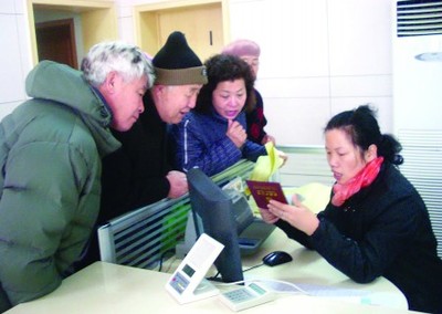 城鄉居民養老保險登記首日迎熱潮，市內四區兩千老人踴躍參保